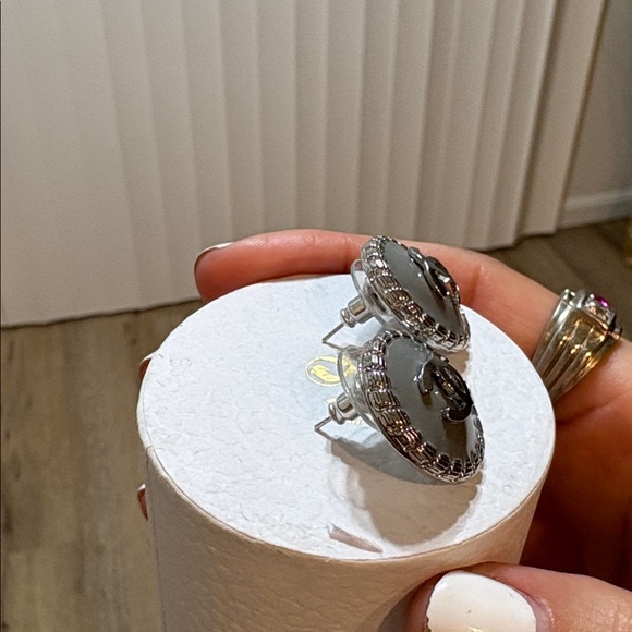 Chanel silver and grey Earrings - Picture 4 of 6